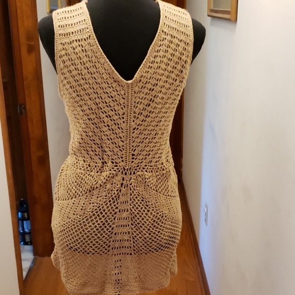 Lined v neck top Bandolino-- color is beige, creme not orange like photo - Picture 2 of 3